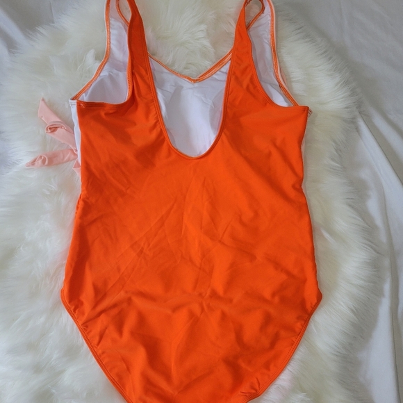 Mae Stylish Colorblock Swimsuit - Picture 8 of 14